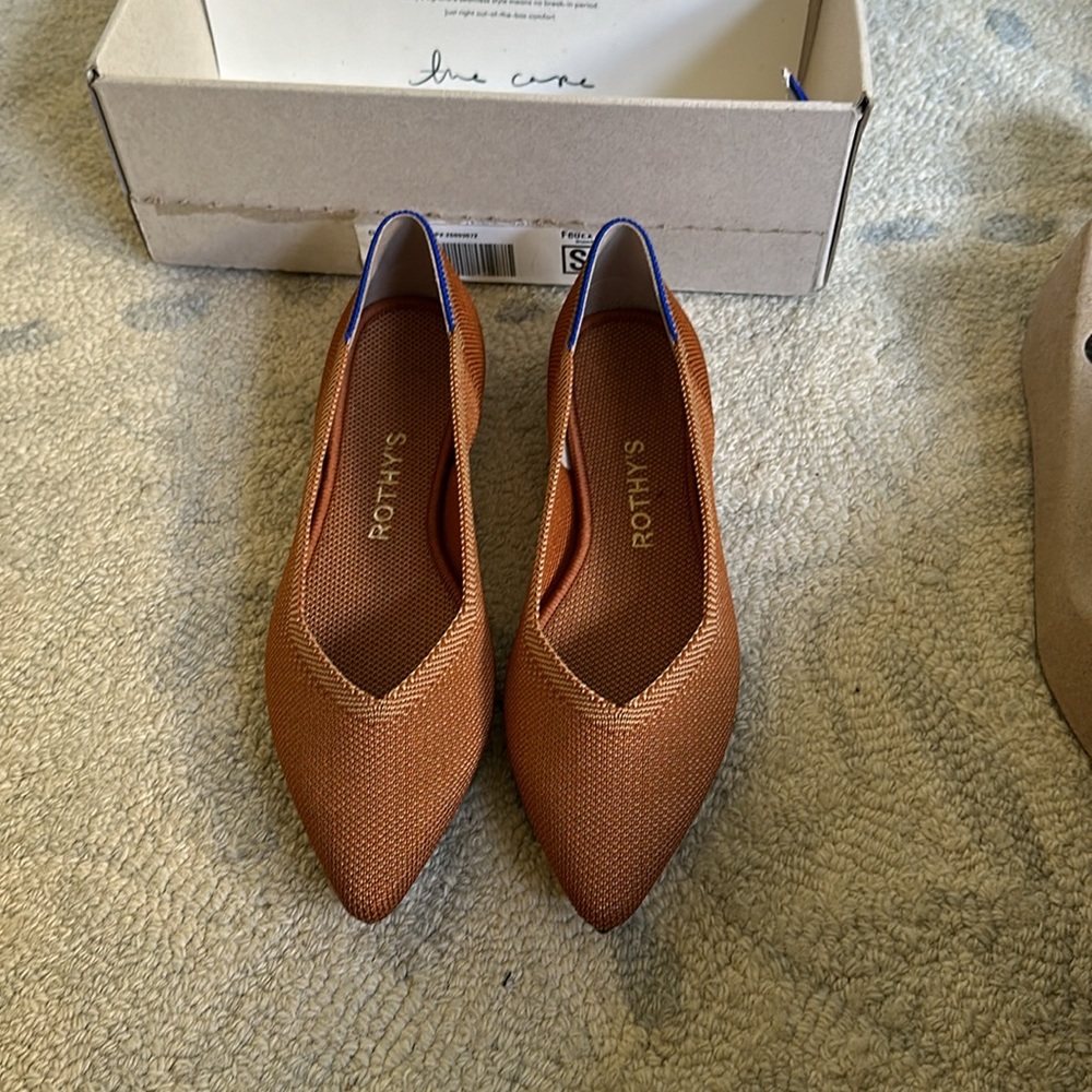 Brand new in box Rothy’s point - Fawn - retired color!